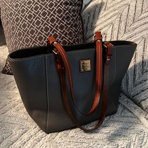 Dooney & Bourke tote
